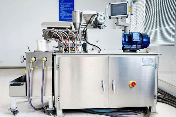 Twin screw extruder